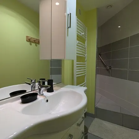 Holiday home Charmante Maison Renovee Avec 3 Chambres, Garage, Et Animaux Admis A - Fr-1-589-161 *